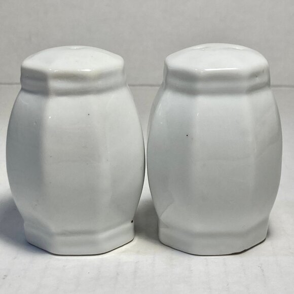 Vintage Grape Vine Grapes Salt & Pepper Shakers Ceramic Mid Century Butterflies - Picture 3 of 15